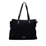 Bolso tipo shopper negro con doble asa de hombro y cierre superior.
