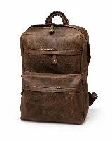 Mochila de cuero marrón, con compartimento principal amplio, bolsillo frontal con cierre y tiradores metálicos. Cuenta con correas regulables y diseño apto para notebook.