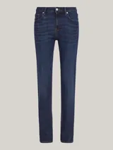 Jean de denim azul oscuro, de corte recto y talle medio, con efecto gastado en la parte delantera, cinco bolsillos y logo de Tommy Hilfiger bordado en el bolsillo trasero.