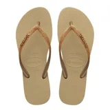 Sandalias tipo ojota Havaianas modelo Slim Glitter II, color beige arena. Presentan tiras finas con acabado de glitter brillante y logo de la marca en relieve.