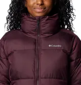 Campera tipo puffer Columbia, color bordó, con cierre frontal completo, cuello alto con protector de mentón, bolsillos laterales con cremallera y puños elásticos. Cuenta con aislamiento térmico sintético y tejido impermeable.