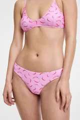 Colaless de bikini color verde turquesa, con textura de tela fruncida y tiro bajo.