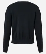 Sweater color marrón de punto con cuello redondo y mangas largas.