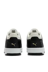 Championes Puma modelo Jada, color blanco con detalles en tono rosado metalizado, de diseño urbano y suela plataforma.