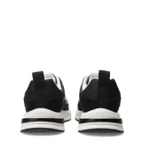 Championes Umbro Refine de estilo urbano, color negro con detalles en blanco, suela chunky y el logo de la marca en el lateral.