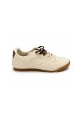 Zapatilla estilo urbano de lona color beige, con suela de goma marrón y detalles en marrón oscuro en el talón y los cordones.