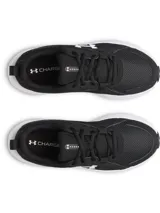 Championes de running Under Armour modelo Assert 11, color negro con suela blanca. Presentan parte superior de malla transpirable con revestimientos de cuero sintético para mayor soporte y amortiguación Charged+ en la mediasuela.