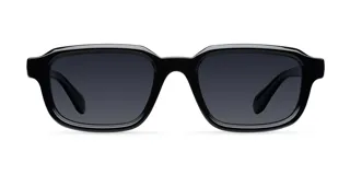 Lentes de sol con montura rectangular de diseño clásico y contemporáneo, con esquinas suavemente redondeadas. Presentan un acabado en color negro tanto en la montura como en los cristales.