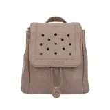 Mochila Crocs de nailon color negro, con solapa frontal de EVA con perforaciones aptas para Jibbitz, cierre superior ajustable y asa de mano.