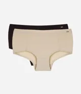Kit de dos bombachas modelo boyshort Lov, de tiro medio y laterales amplios. Confeccionadas en algodón con elastano, una en color beige y otra en color negro, con detalle de placa metálica con logo en el lateral de la cintura.