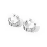 Par de aros tipo argolla de acero plateado con diseño trenzado.