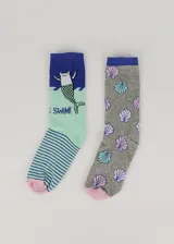 Pack de dos pares de medias de media caña. Un par es azul y verde menta con un estampado de un gato sirena y rayas horizontales. El otro par es gris con un estampado de conchas marinas en tonos pastel.