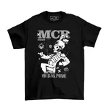 Remera negra de algodón con estampado frontal gráfico en blanco y gris inspirado en el álbum The Black Parade de My Chemical Romance.