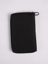 Billetera negra con cierre de poliéster y poliuretano.