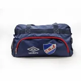 Bolso deportivo azul con detalles en blanco y rojo, con el escudo del Club Nacional de Football y el logo de Umbro. Incluye correa ajustable para el hombro y doble asa de mano.