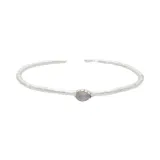 Pulsera rígida abierta de plata 925 con piedra luna central en forma de gota.
