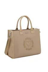 Cartera tipo tote de cuero sintético marrón, con doble asa de mano, correa ajustable y desmontable, y detalles de estampado en relieve con forma de corazón y la inscripción "Oreiro Love".