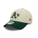 Gorra de béisbol color beige con visera verde y logo de los Oakland Athletics bordado en verde.