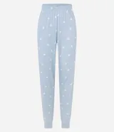 Pantalón de pijama celeste con estampado de patitas blancas, cintura elástica y puños ajustados.