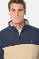 Buzo de polar bicolor azul marino y verde con medio cierre y bolsillos laterales con cierre.