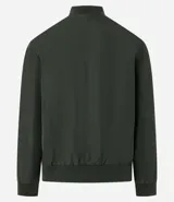 Campera bomber color beige, con cuello alto, cierre frontal con cremallera, bolsillos laterales y puños y cintura elastizados.