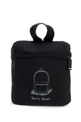 Mochila azul marino de tela lisa, plegable, con cierre de cremallera y bolsillo frontal con cierre.