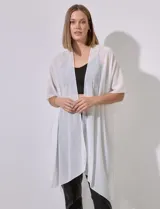 Kimono blanco de gasa con apliques de brillos.