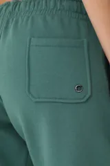 Pantalón de jogging verde con dos bolsillos laterales y uno trasero. Bordado con logo BASSET 1992.