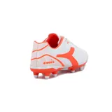 Championes de fútbol Diadora, color blanco con detalles en naranja.