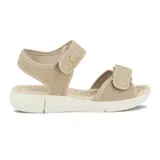 Sandalia deportiva Modare de color negro, con tiras ajustables mediante velcro y plantilla ergonómica de color rosado con textura de puntos para mayor confort.