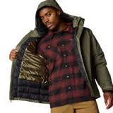Campera técnica impermeable y transpirable con tecnología Omni-Tech y forro térmico reflectante Omni-Heat Infinity. Cuenta con capucha ajustable, cierre frontal, bolsillos laterales y en el pecho con cierre, y aislamiento sintético Thermarator de poliéster reciclado.