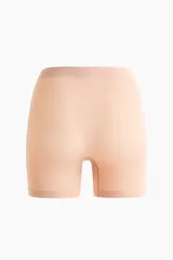 Culotte de tiro alto color nude con leve efecto moldeador en cintura, muslos y glúteos. Diseño sin costuras y refuerzo interior.