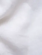 Short blanco de lino Premium, con cintura elástica, cordón de ajuste y bolsillos laterales.