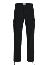 Pantalón cargo negro de corte relajado con cierre de gancho y cremallera. Cuenta con bolsillos traseros, frontales y laterales, tiro medio y cordones en los dobladillos.