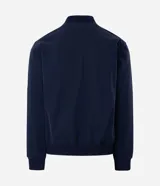 Campera estilo bomber de color negro, confeccionada con tejido repelente al agua. Posee cuello semi alto, cierre frontal con cremallera, bolsillos laterales y puños y dobladillo elastizados. Marca Marfinno.