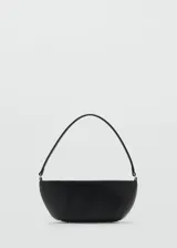 Bolso de hombro pequeño con diseño ovalado, confeccionado en material efecto piel con cierre de cremallera y forro interior.
