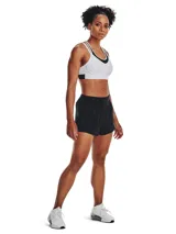 Short deportivo 2 en 1 Under Armour, compuesto por un short exterior ligero y elástico con tecnología repelente al agua y un short interior de compresión integrado para mayor sujeción. Presenta cintura ancha y plana, y bolsillo lateral en la prenda interior.