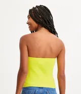 Blusa strapless de punto acanalado con escote corazón, corte ajustado al cuerpo y diseño sin mangas.