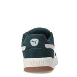 Championes urbanos Puma modelo Park Life Style SK8, color negro con detalles en blanco. Presentan un diseño de corte bajo con capellada de gamuza sintética, suela de goma en tono crema con base marrón y cierre mediante cordones.