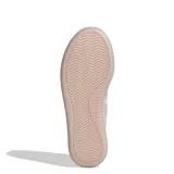 Championes urbanos Adidas modelo Bareeda Decode, color rosa pálido, con diseño de capas en cuero y gamuza, y suela de goma translúcida a tono.
