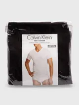 Pack de tres remeras de algodón color negro, con cuello en V y manga corta. Diseño clásico y versátil de Calvin Klein, ideal para uso diario.
