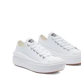 Championes Converse modelo Move Ox, color blanco con plataforma y suela de goma color caramelo.