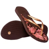 Sandalias Havaianas Slim Organic de color marrón café, con diseño estampado de flores en tonos rosados y tiras finas metalizadas de color dorado.