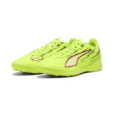 Championes de fútbol Puma Ultra 6 Play TT, color amarillo flúor, con diseño aerodinámico y suela con tapones pequeños para césped sintético.