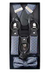 Set de tirantes, moño y pañuelo de bolsillo Guarnieri. Tirantes grises con pequeños lunares azules y apliques de cuero negro. Moño y pañuelo a juego.