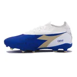 Championes de fútbol Diadora modelo Cenit MD, con capellada blanca y puntera azul. Presenta el logo de la marca en dorado en el lateral y tapones color crema.