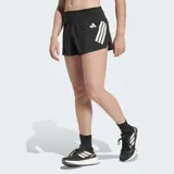 Short deportivo Adidas de corte clásico, confeccionado en poliéster reciclado con tecnología Climacool. Presenta cintura elástica con cordón de ajuste, calzoncillo interior de malla, bolsillo trasero con cierre y las icónicas tres tiras inclinadas en el lateral junto al logo de la marca.