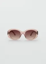 Lentes de sol con montura de pasta en color rosado translúcido y diseño ovalado. Lentes con protección UV y acabado degradado.