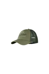 Gorra verde militar con visera curva, paneles frontales rígidos y paneles traseros de malla. Presenta logo de la marca bordado en el frente.