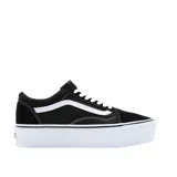 Championes Vans Old Skool con plataforma, color negro con la clásica banda lateral blanca.